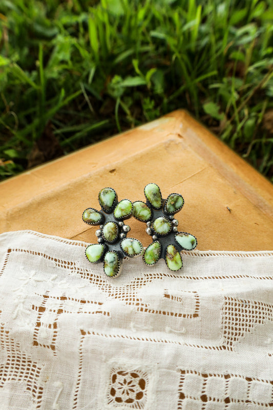 Vada Studs
